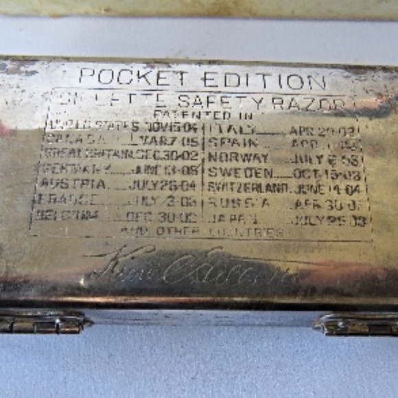 Antique Pocket Edition Gillette Razor in case - Picture 5 of 8